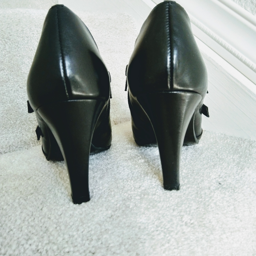 Black leather ankle booties with gold buckles size 7 - Picture 4 of 6